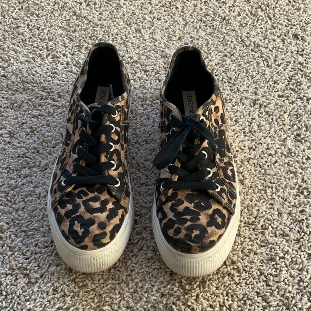 Steve Madden Emmi Leopard print platform shoe Women’s size 9